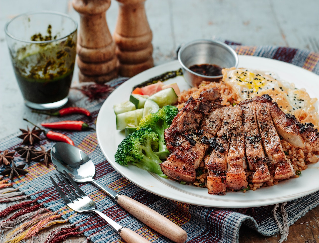 alimentos em Francisco Morato/refeição